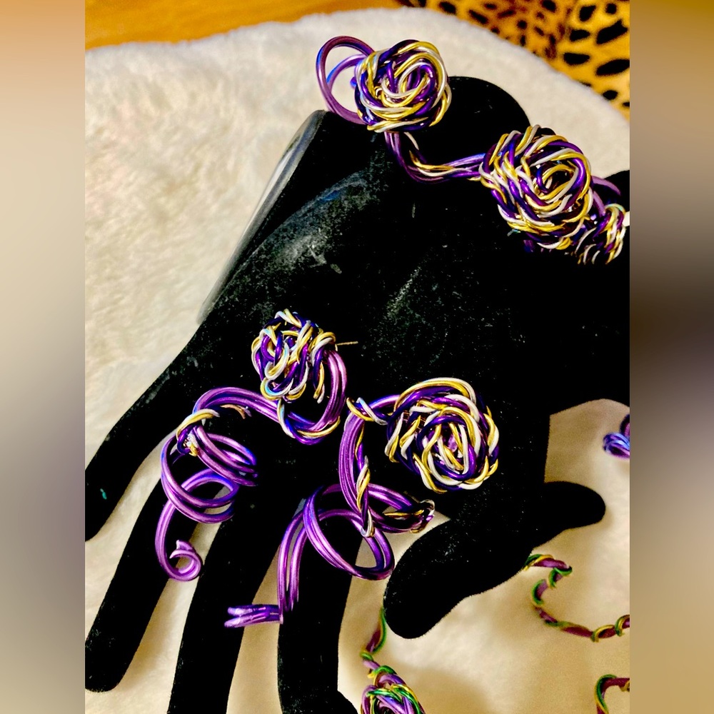 Royal studs set